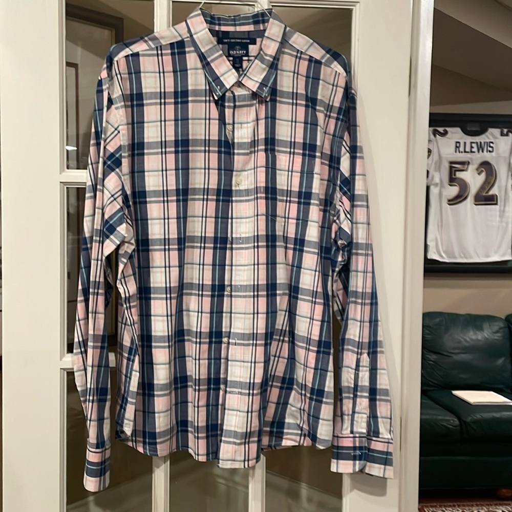 Men’s Old Navy 100% cotton long sleeve button down. Size XXL, slim fit